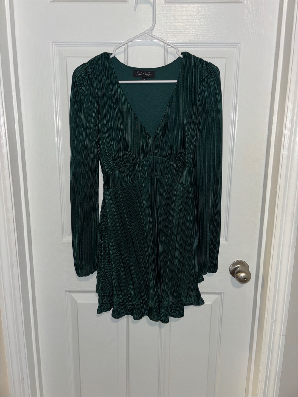 Chic V-Neck Long Sleeve Mini Dress in Deep Green